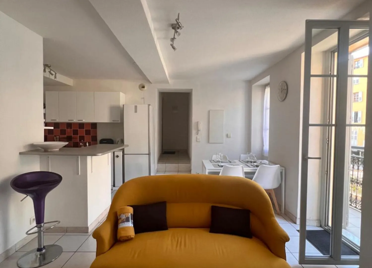 3 Pieces, Tout A Pied Et Tout Equipe, Avec Balcon Et Machines A Laver, Parking Offert Et Bus Direct Aeroport De Nice Grasse Apartment