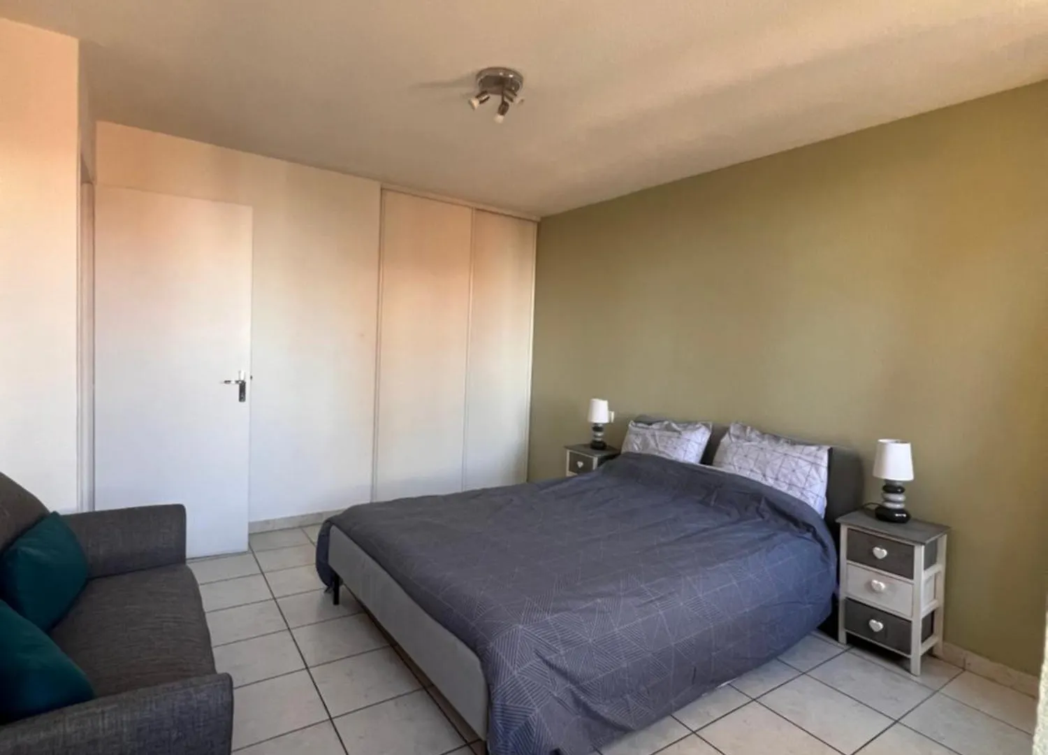 3 Pieces, Tout A Pied Et Tout Equipe, Avec Balcon Et Machines A Laver, Parking Offert Et Bus Direct Aeroport De Nice Grasse Apartment