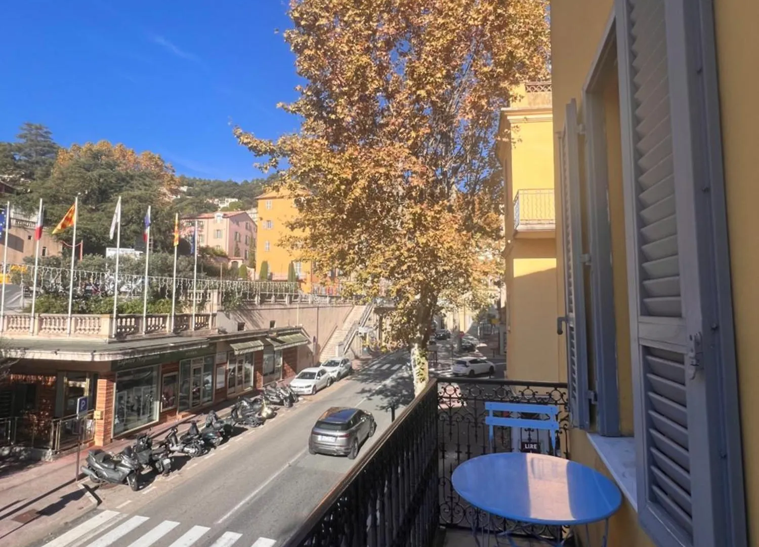 Apartment 3 Pieces, Tout A Pied Et Tout Equipe, Avec Balcon Et Machines A Laver, Parking Offert Et Bus Direct Aeroport De Nice Grasse Frankreich